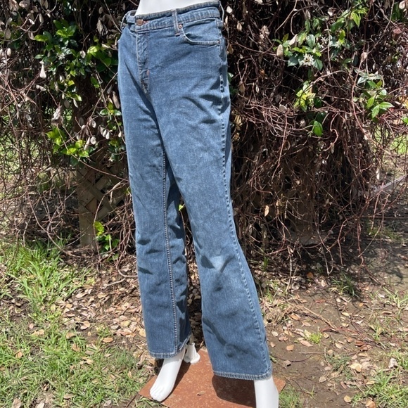 Levi’s Signature High Rise At Waist Bootcut Jeans - Picture 7 of 9